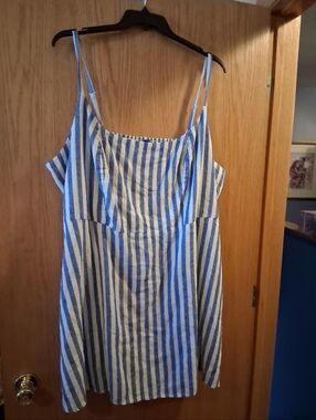 old navy linen blend summer dress with pockets, blue and white striped, nautical